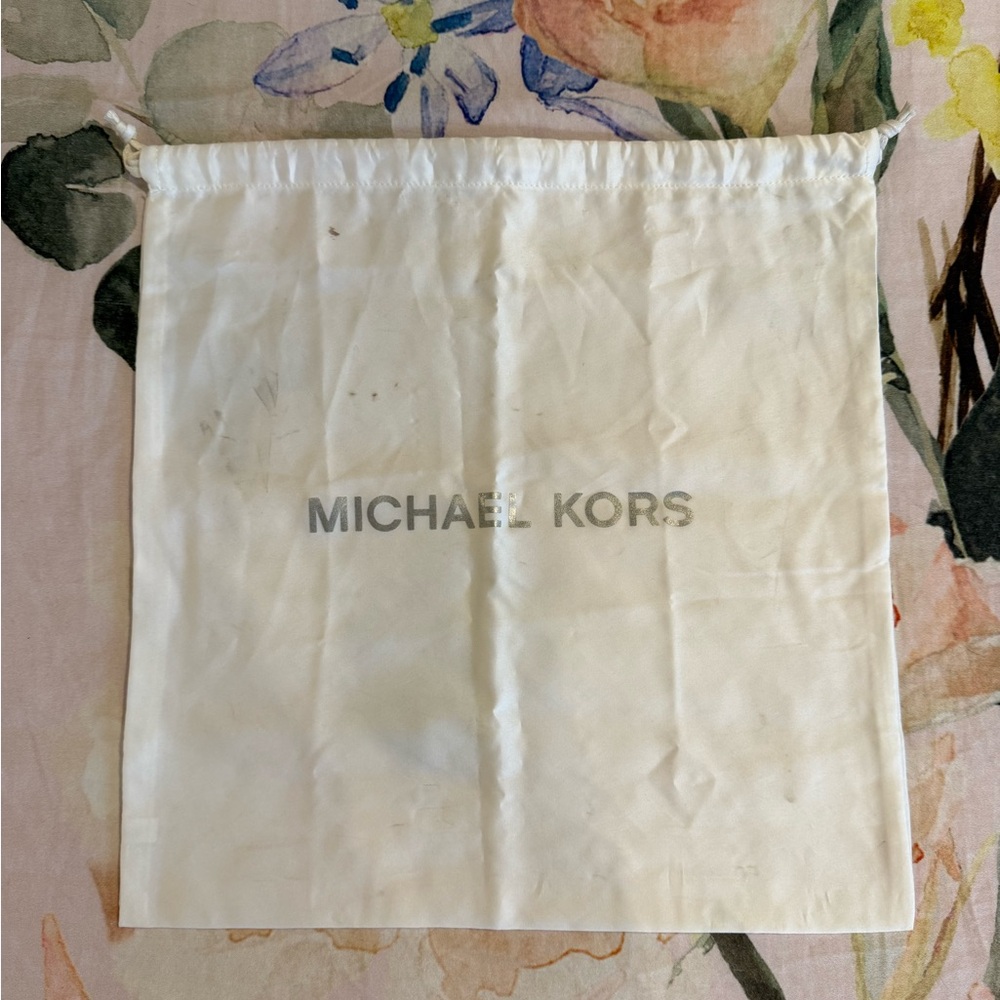 Michael Kors Red Shoulder Bag with Gold Chain - Picture 7 of 7
